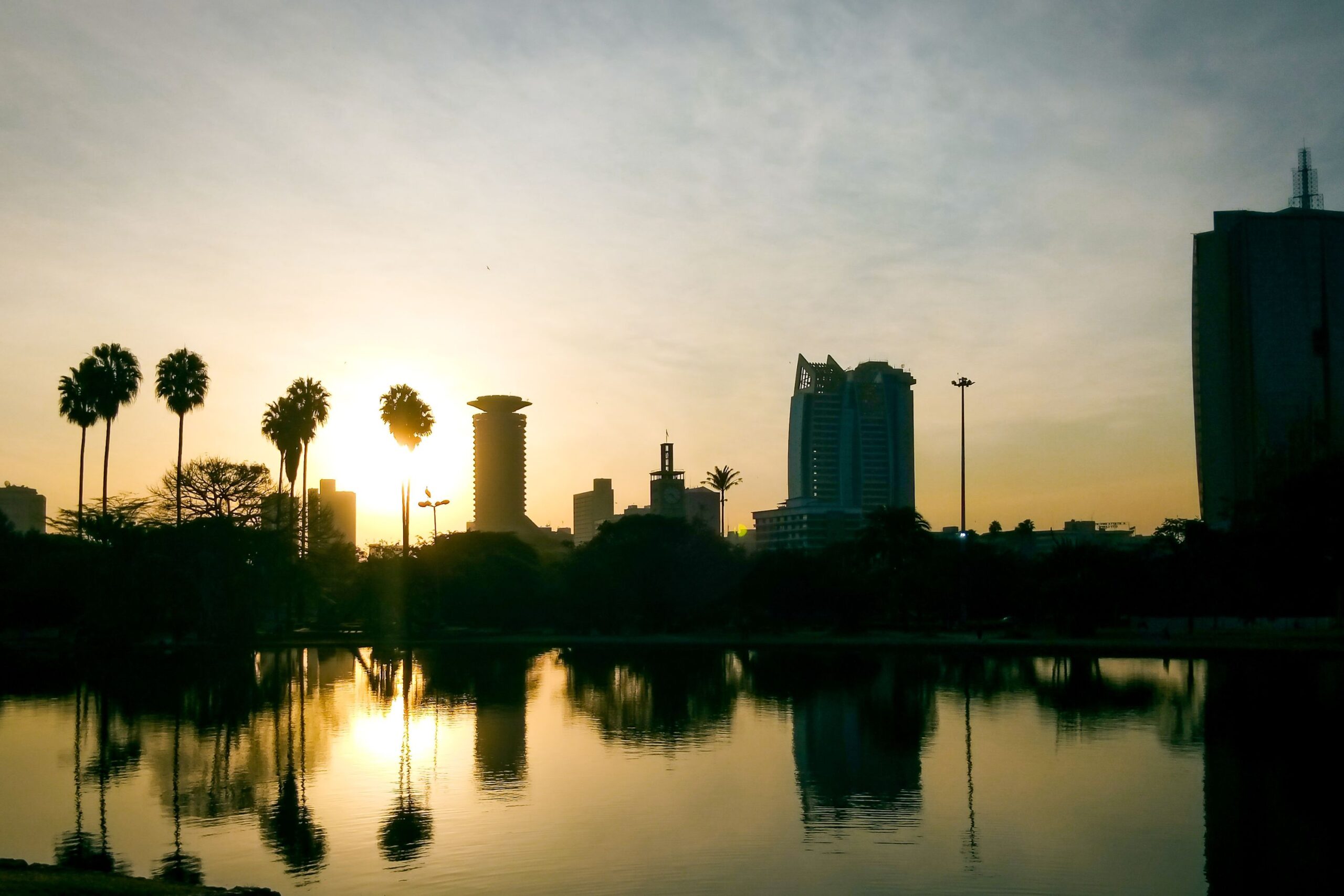 Skyline von Nairobi bei Sonnenuntergang