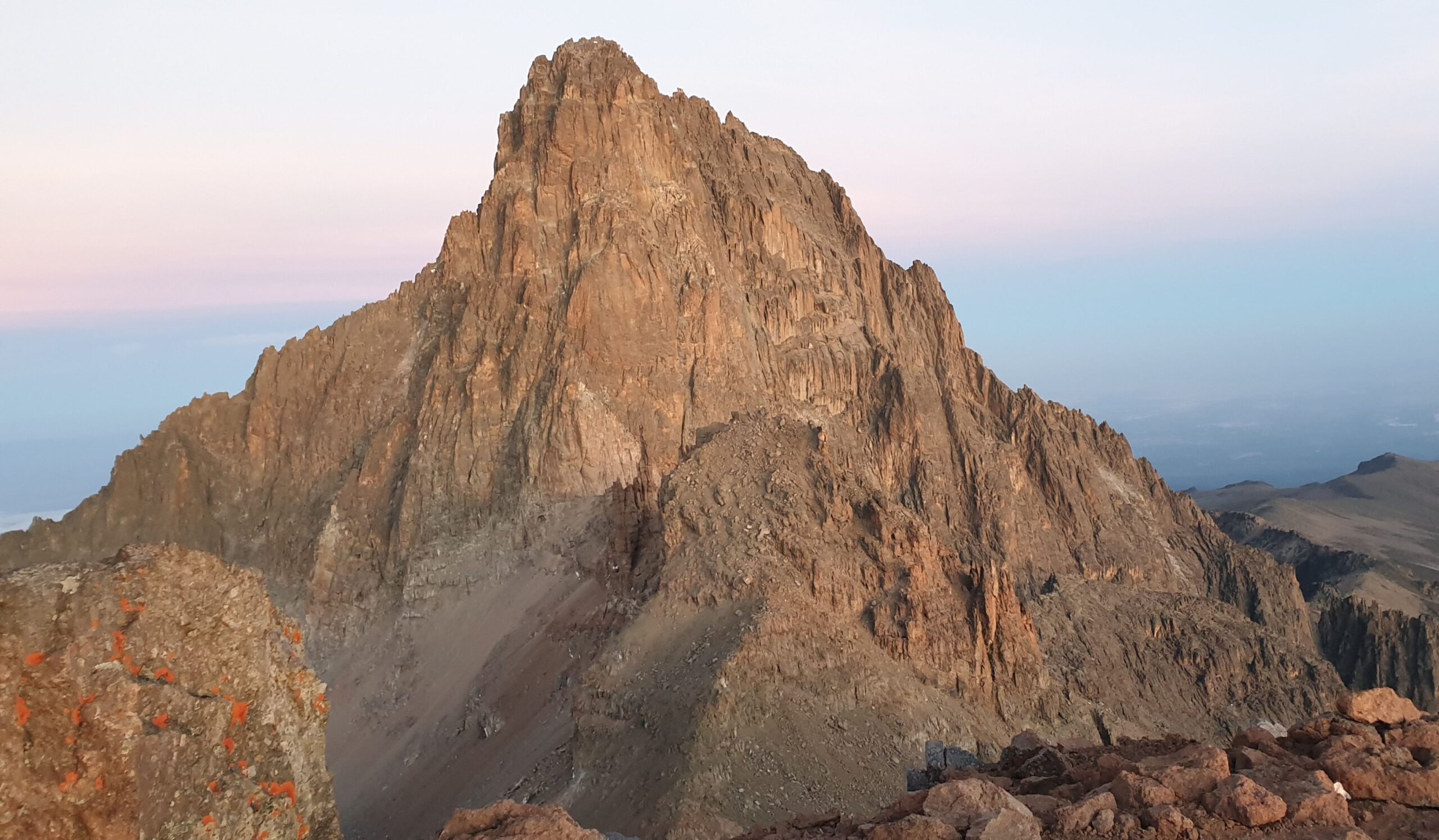 Sirimon Route 5 Tage, Tag 4: Shipton's Camp (4.200m) - Point Lenana (4.985m) - Old Moses Camp (3.300m)