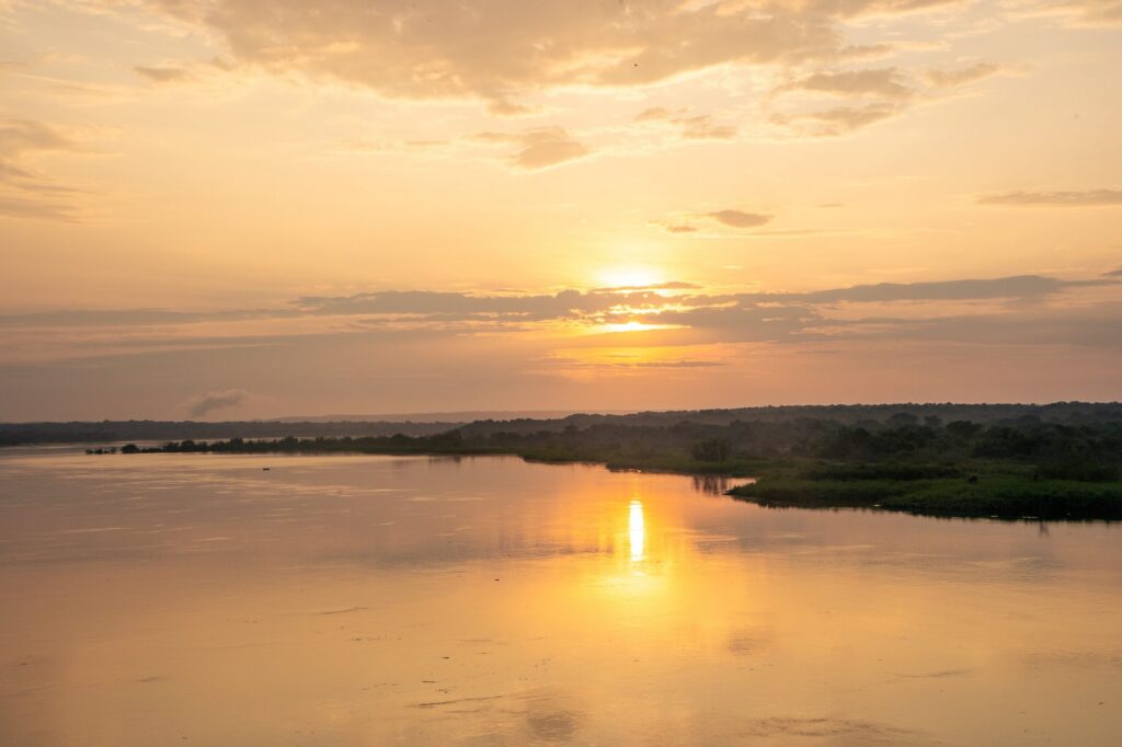 Sonnenuntergang über dem Nil in Uganda